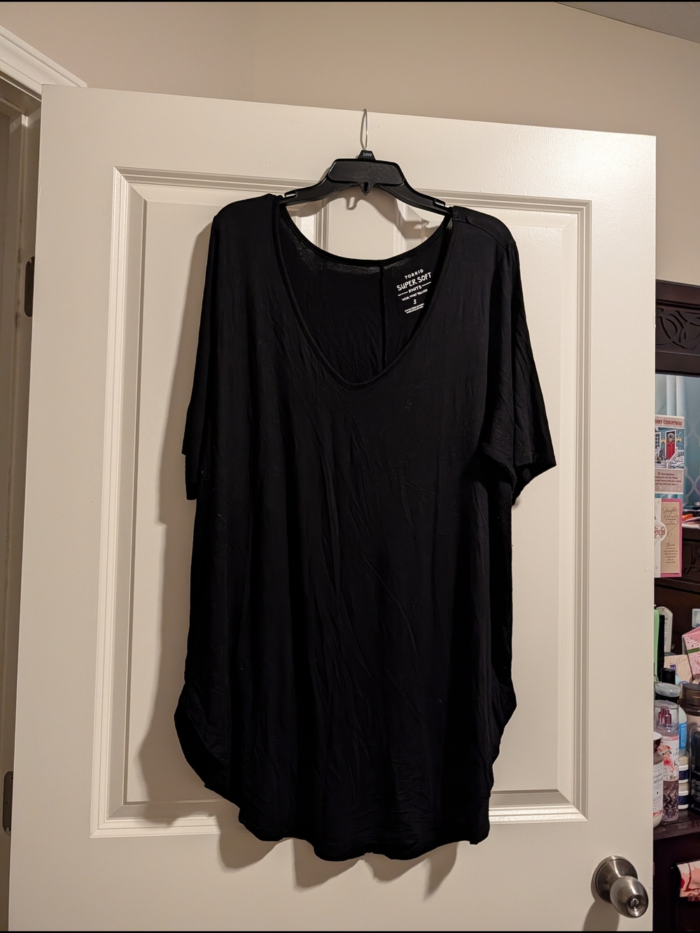Black Scoop Neck Short Sleeve Women's Tee